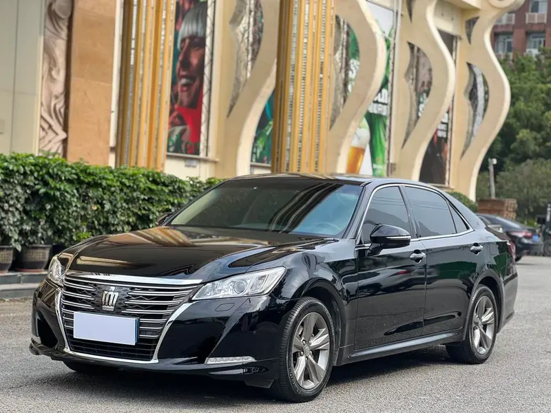 Toyota Crown, 2015