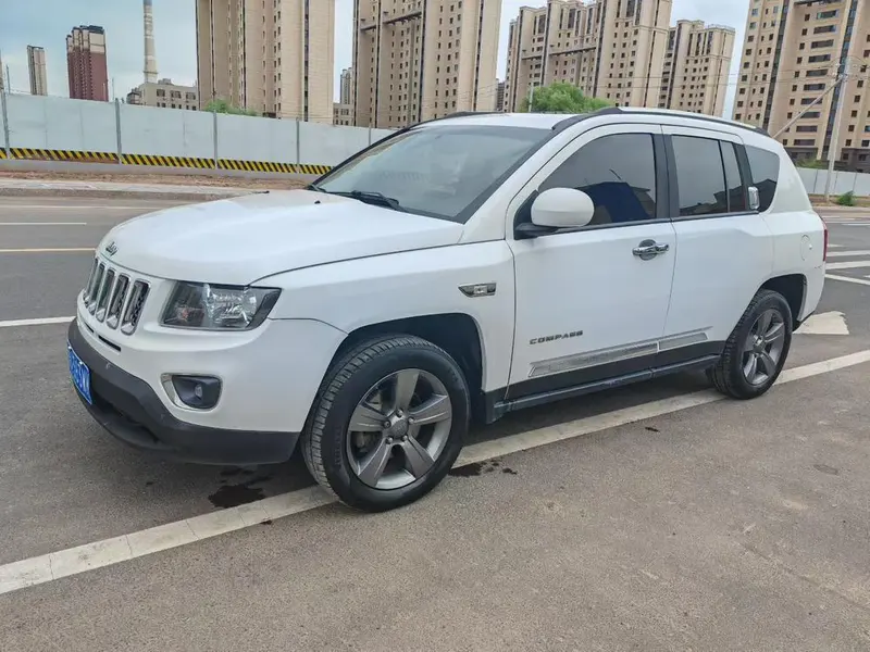 Jeep Compass (Import) Facelift 2.4L 4WD Comfort Edition, 2014 — фото 1