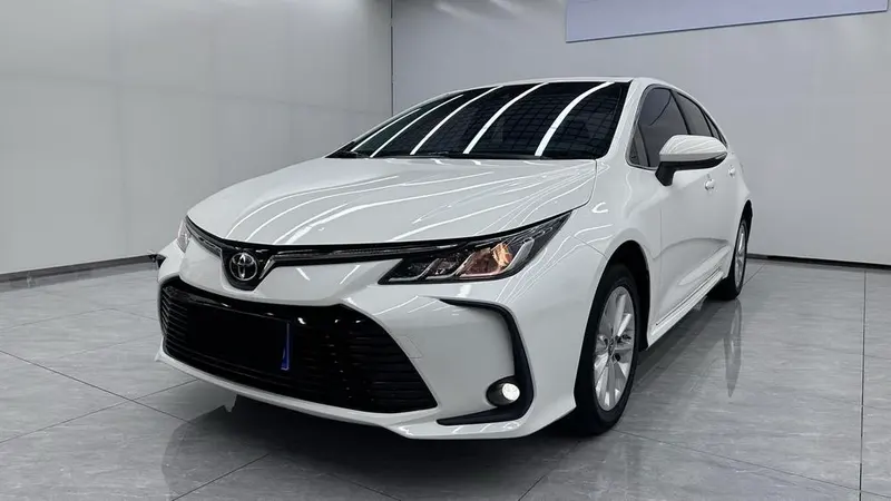 Toyota Corolla 1.2T S-CVT Elite PLUS Edition, 2021 — фото 1