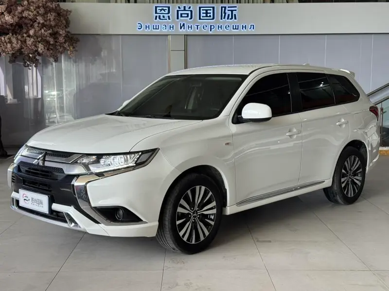 Mitsubishi Outlander, 2020