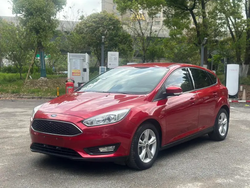 Ford Focus Classic Edition Hatchback 1.6L Auto Style Version Edition, 2018 — фото 1