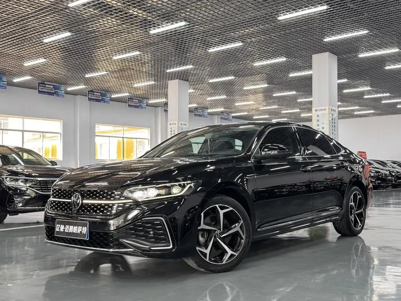 Volkswagen Passat 330TSI Premium Edition, 2023 — фото 1