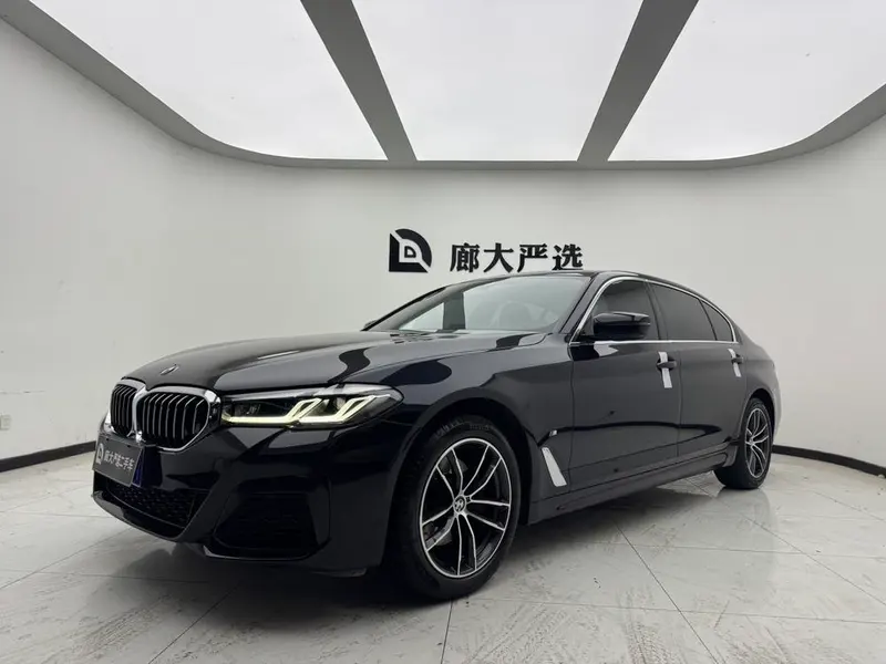 BMW 5-Series, 2022