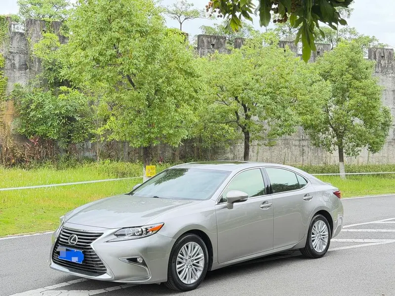 Lexus ES 200 Elite Edition, 2015 — фото 1