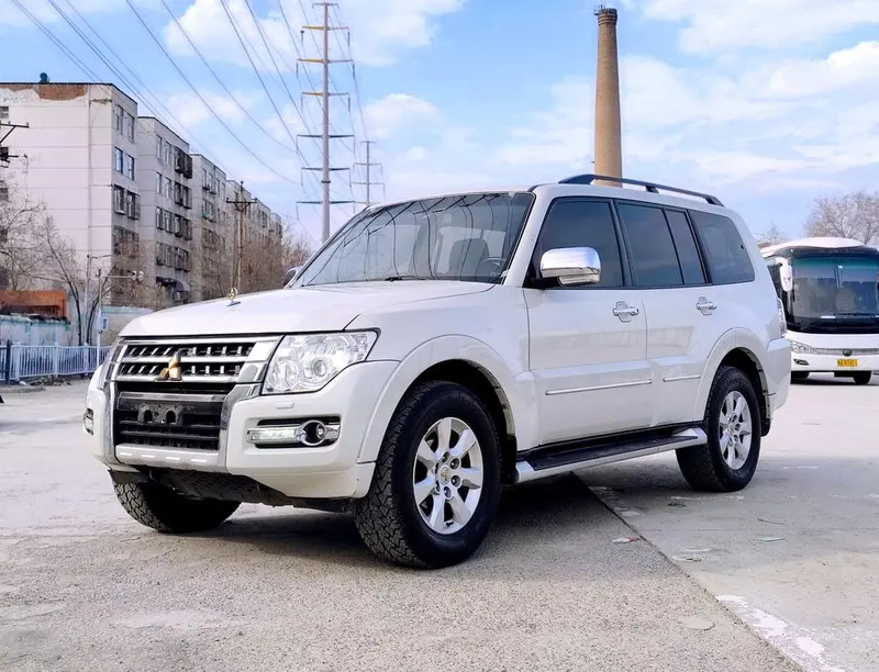 Mitsubishi Pajero (Import), 2020