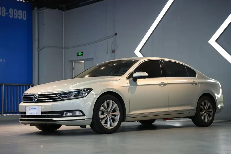 Volkswagen Magotan 330TSI DSG Luxury Version, 2017 — фото 1
