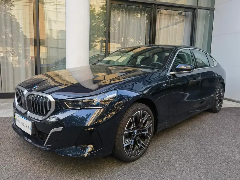 BMW 5-Series, 2025