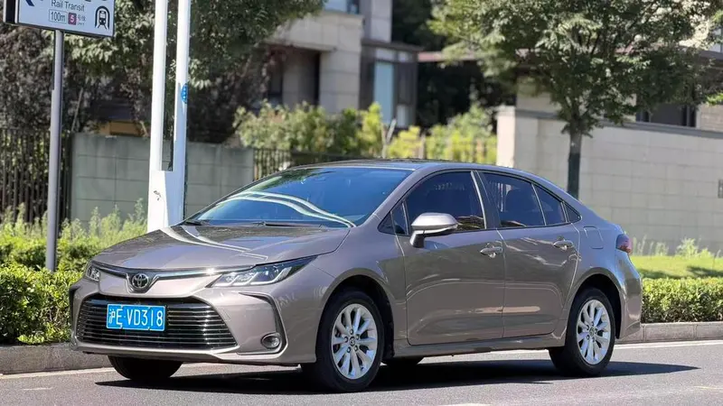 Toyota Corolla 1.2T S-CVT Elite PLUS Edition, 2021 — фото 1
