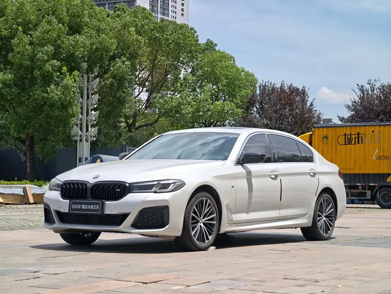 BMW 5-Series, 2022