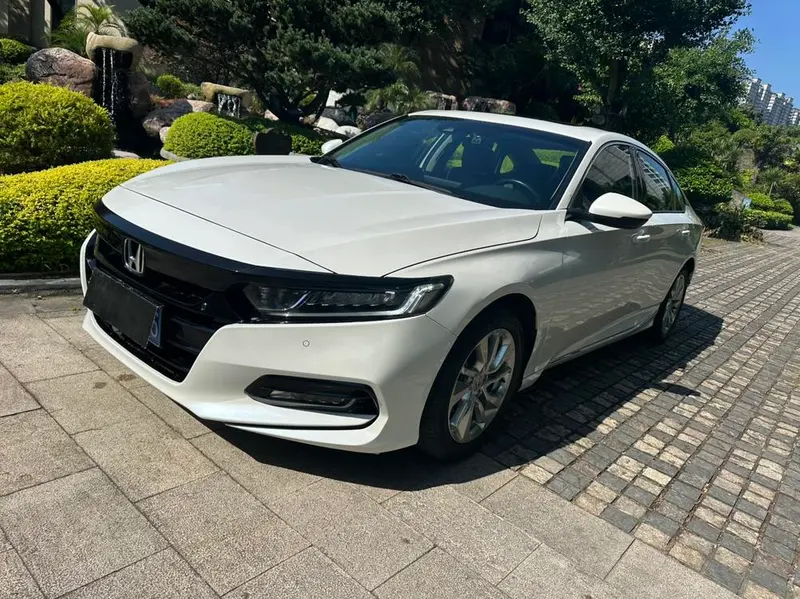 Honda Accord 260TURBO Luxury Edition CN6, 2018 — фото 1