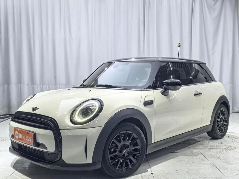 MINI MINI Facelift 1.5T ONE, 2022 — фото 1