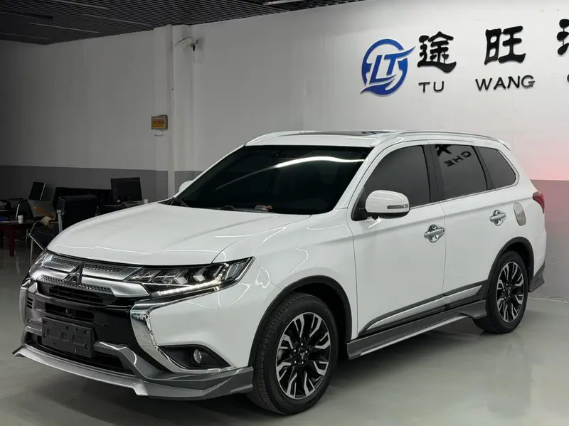 Mitsubishi Outlander, 2020