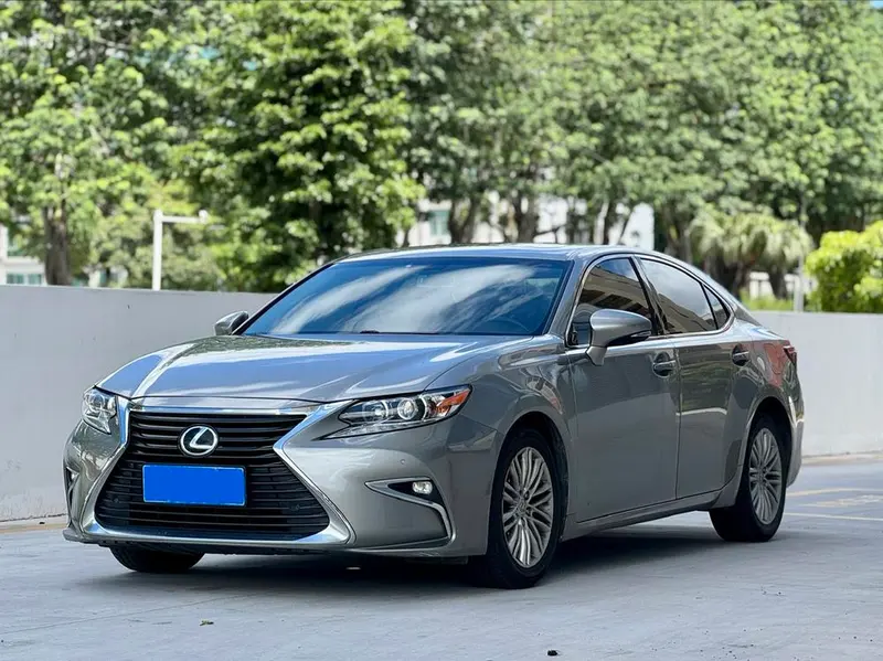 Lexus ES 200 Comfort Edition, 2015 — фото 1