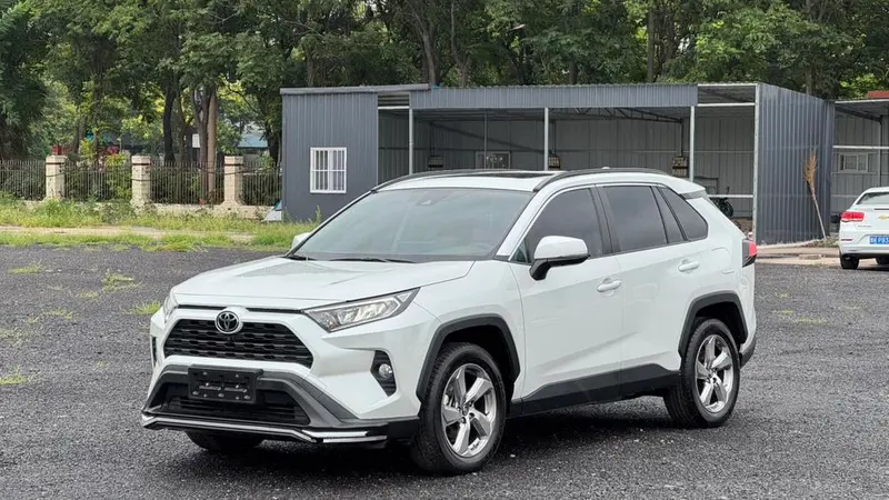 Toyota RAV4 2.0L CVT 2WD Style Edition, 2021 — фото 1