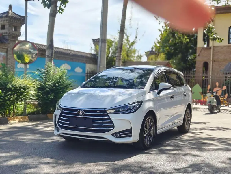 BYD Song MAX 1.5T Auto Smart Connected Version 6 Seater CN6, 2019 — фото 1