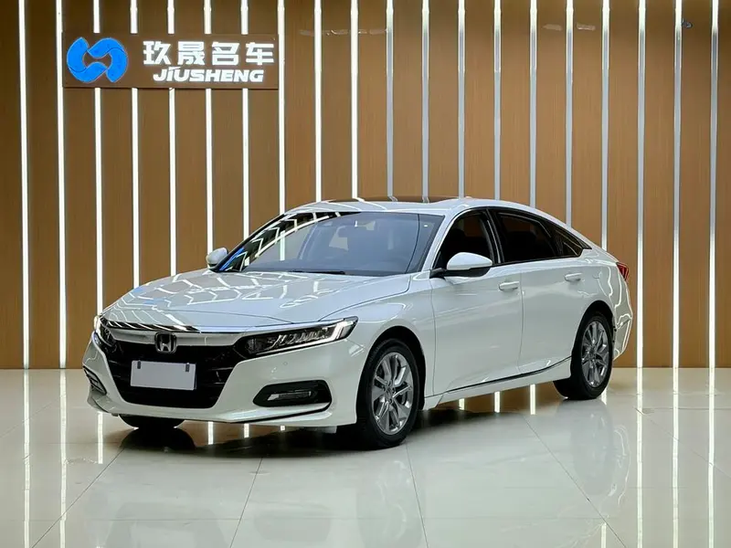 Honda Accord 260TURBO Luxury Edition CN6, 2018 — фото 1