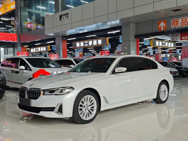 BMW 5-Series, 2022