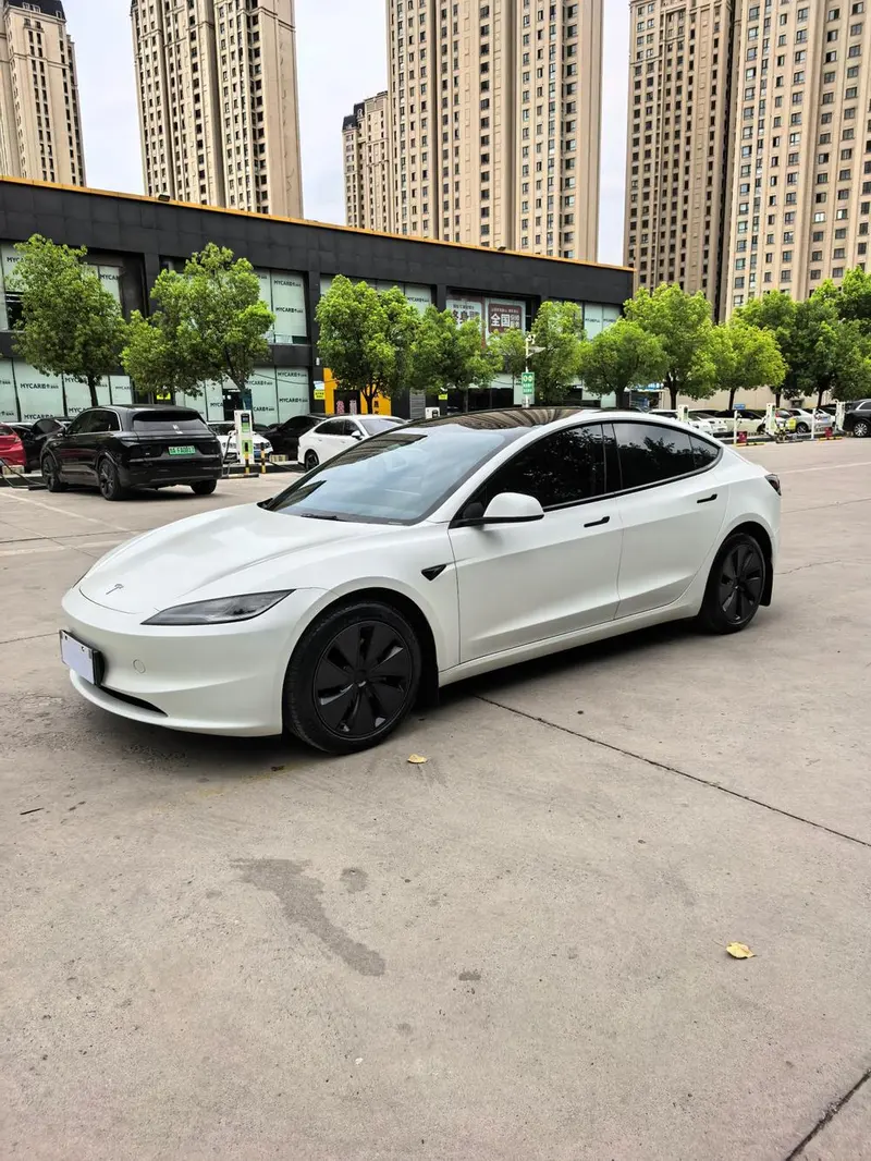 Tesla Model 3 Long Range AWD Edition, 2023 — фото 1