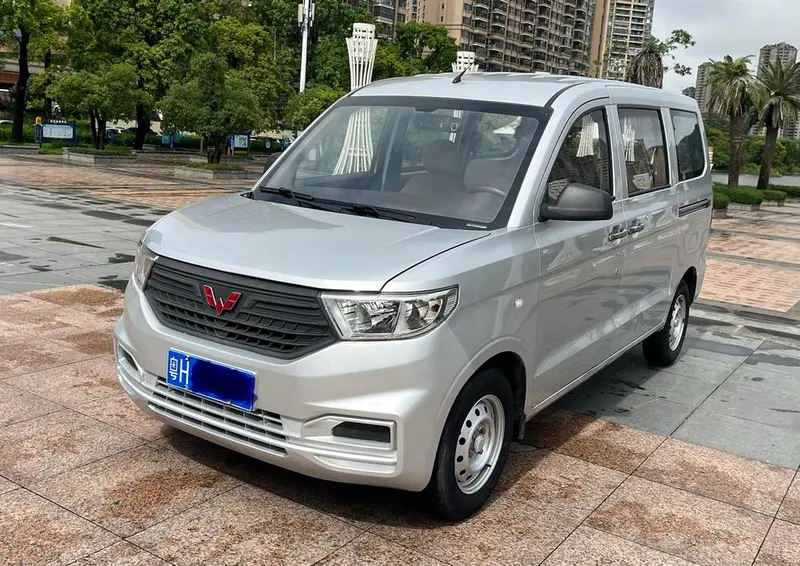 Wuling Hongguang V 1.5L Dynamic Edition CN6 LAR, 2020 — фото 1