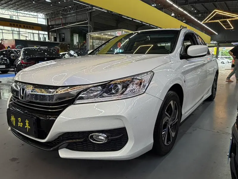 Honda Accord 2.0L Comfort Edition, 2016 — фото 1