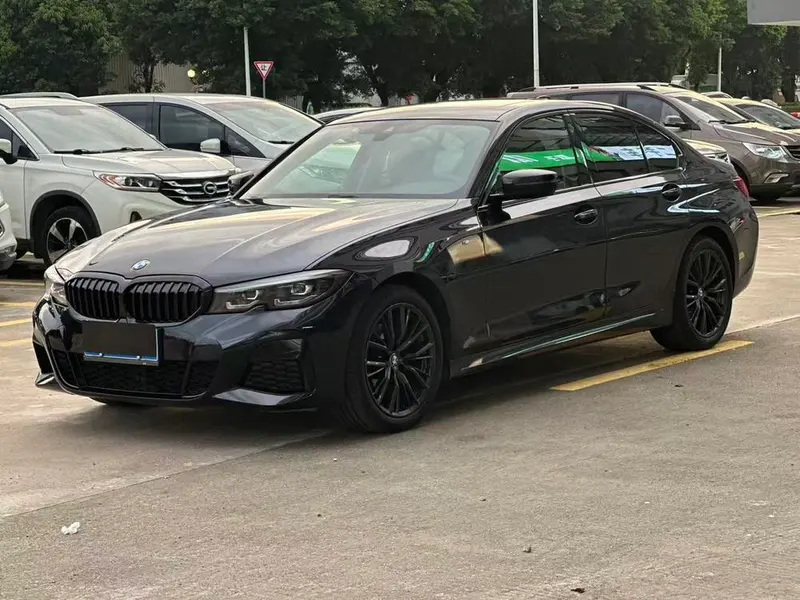 BMW 3-Series, 2022