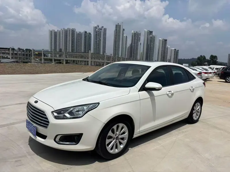 Ford Escort 1.5L Auto Fashion Version, 2015 — фото 1