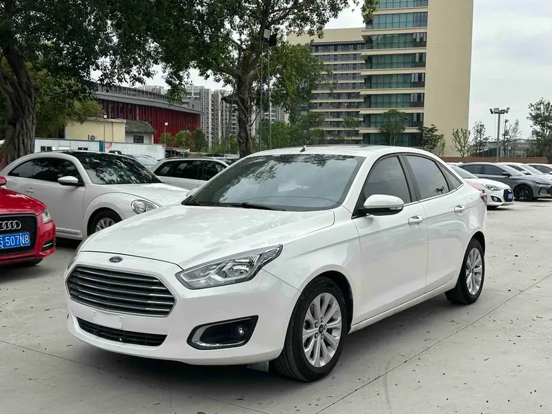 Ford Escort 1.5L Auto Fashion Version, 2015 — фото 1