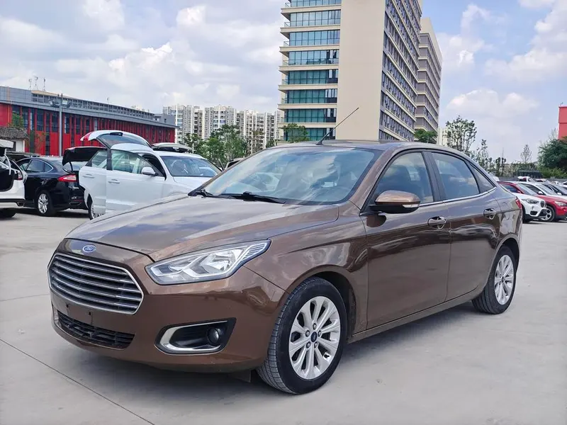 Ford Escort 1.5L Auto Fashion Version, 2015 — фото 1