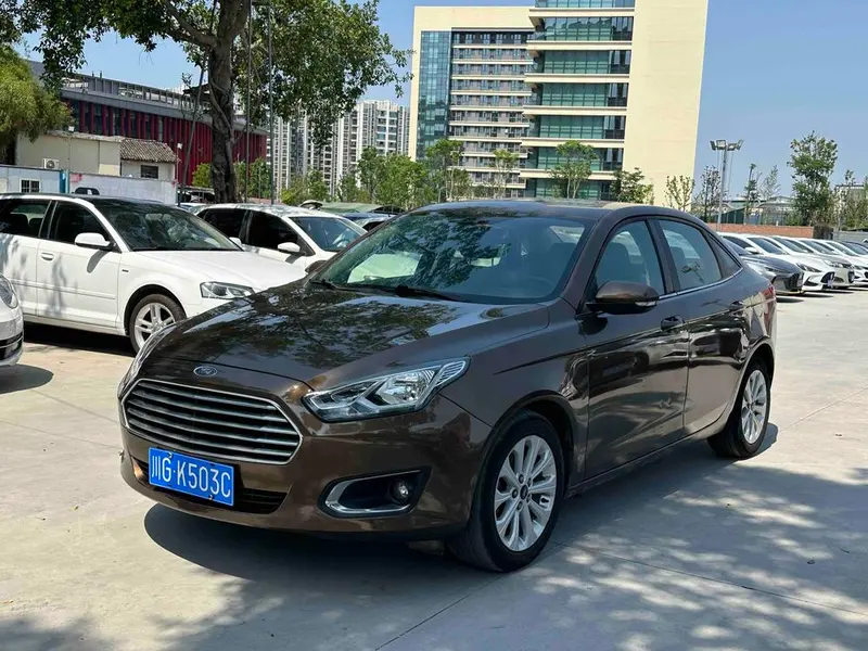 Ford Escort 1.5L Auto Fashion Version, 2015 — фото 1