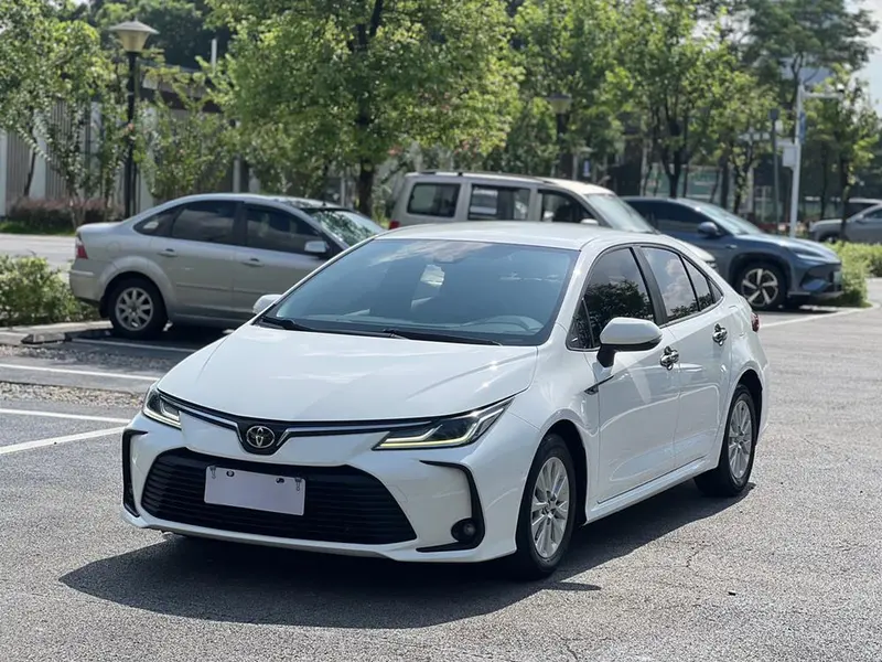 Toyota Corolla 1.5L CVT Edition, 2022 — фото 1