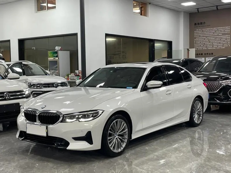 BMW 3-Series, 2022