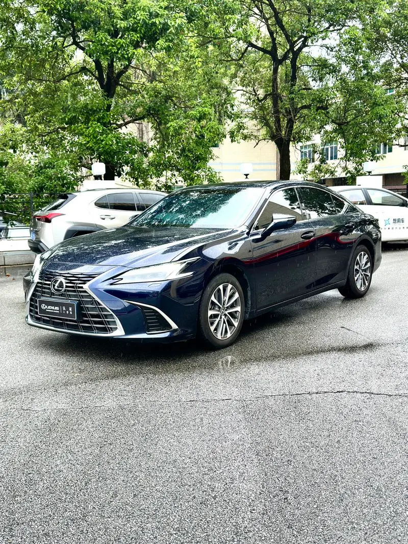 Lexus ES 200 Refined Edition, 2025 — фото 1