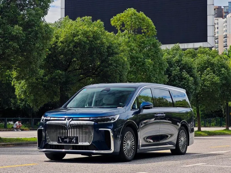 Voyah Dreamer PHEV, 2025