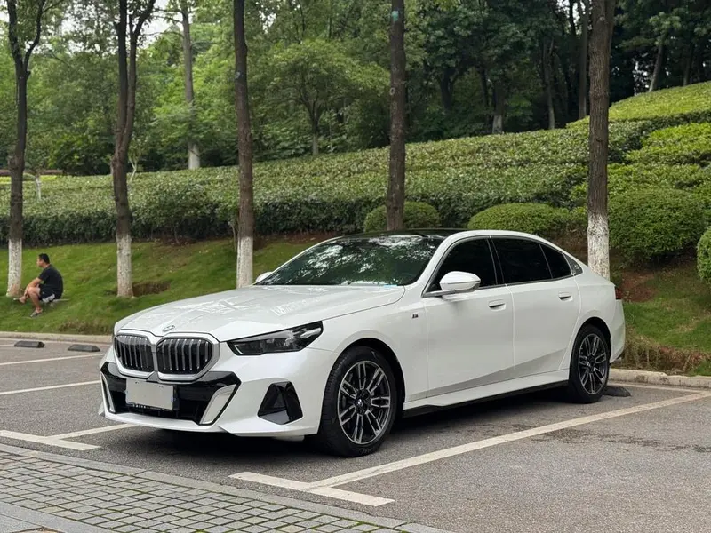 BMW 5-Series, 2024