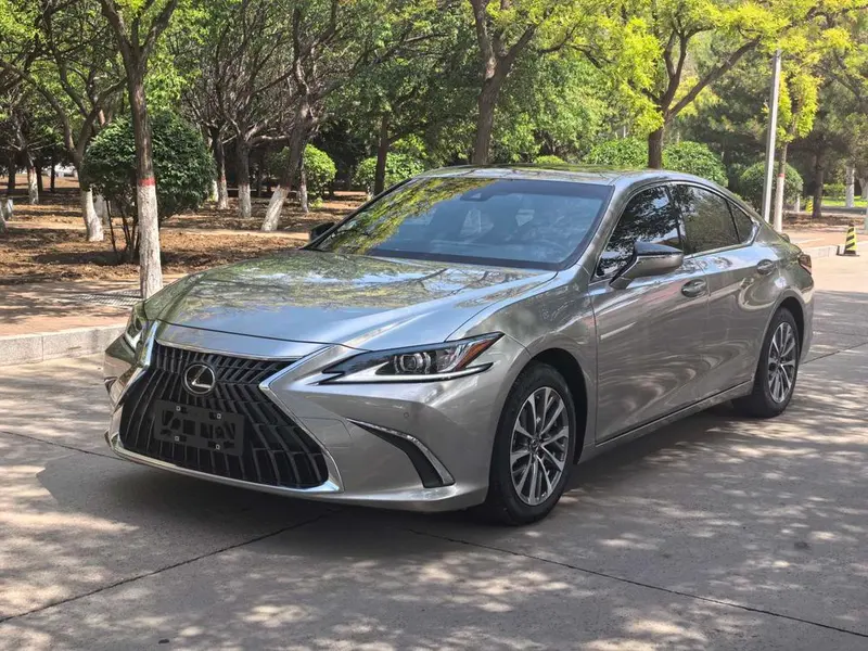 Lexus ES 300h Edition, 2022 — фото 1