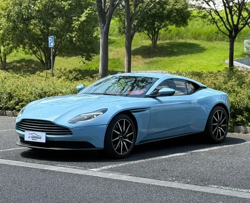 Aston Martin DB11, 2022