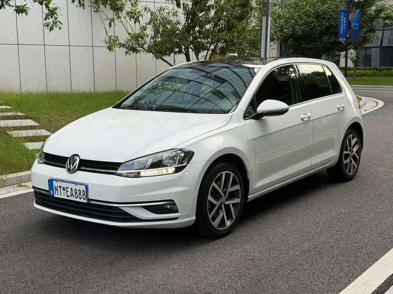 Volkswagen Golf 230TSI Auto Luxury Version, 2018 — фото 1