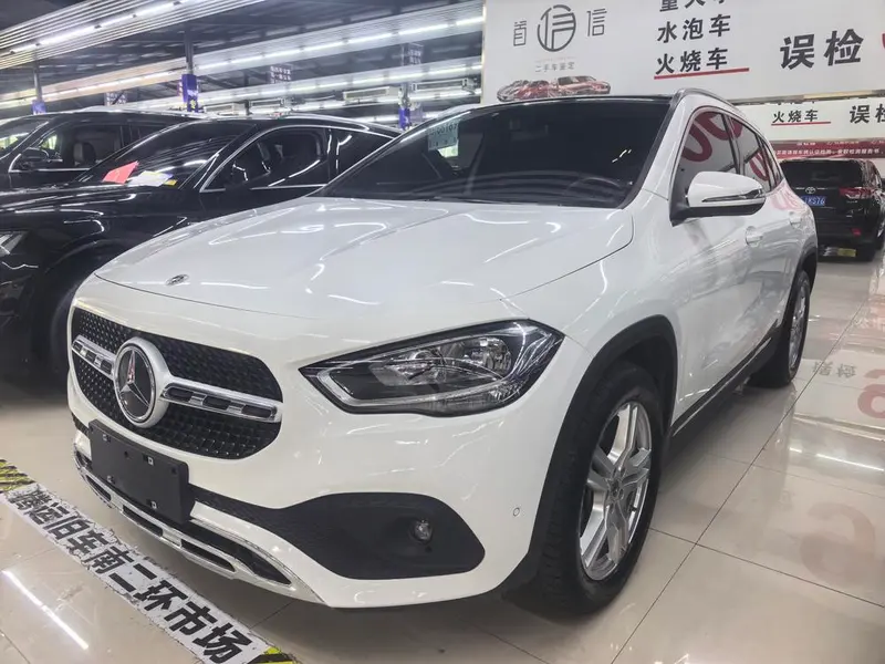 Mercedes-Benz GLA GLA 180, 2020 — фото 1