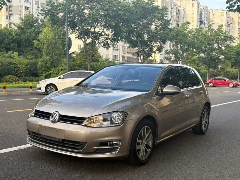 Volkswagen Golf 230TSI Auto Luxury Version, 2016 — фото 1