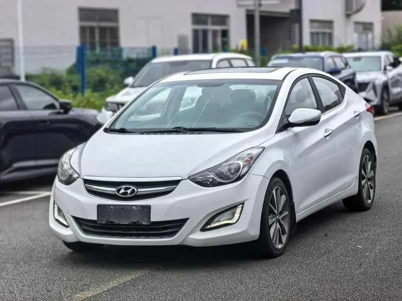 Hyundai Elantra Langdong 1.6L Auto Leading Version, 2015 — фото 1