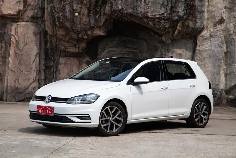 Volkswagen Golf 230TSI Auto Luxury Version, 2018 — фото 1
