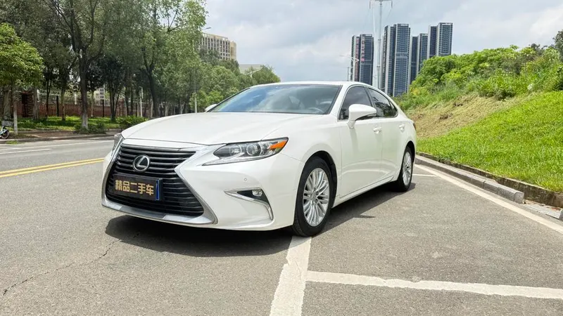Lexus ES 200 Elite Edition, 2015 — фото 1