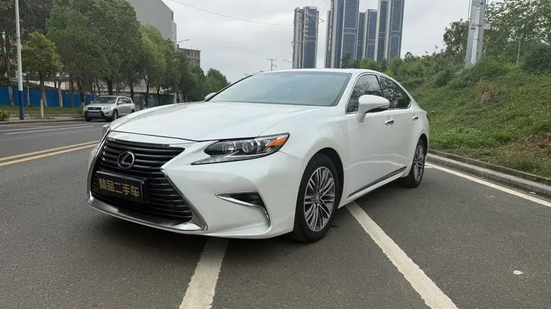 Lexus ES 200 Midnight Limited Edition, 2016 — фото 1