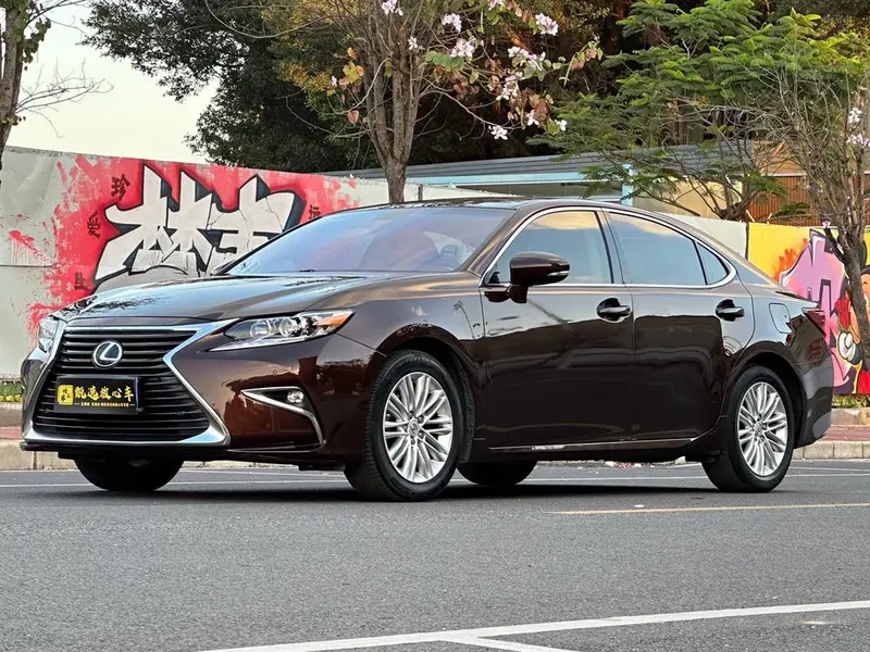 Lexus ES 250 Edition, 2015 — фото 1