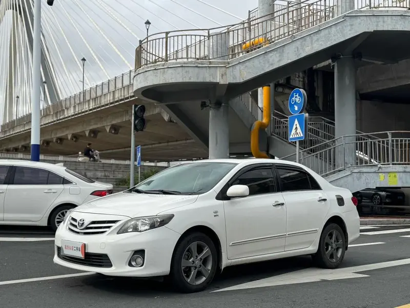 Toyota Corolla Stylish Edition 1.8L CVT GL-i, 2012 — фото 1