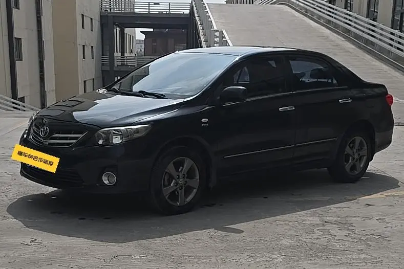 Toyota Corolla Edition 1.8L CVT Cool Edition GL-i, 2013 — фото 1