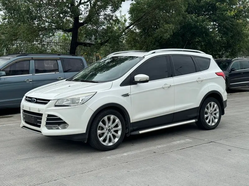 Ford Kuga, 2015