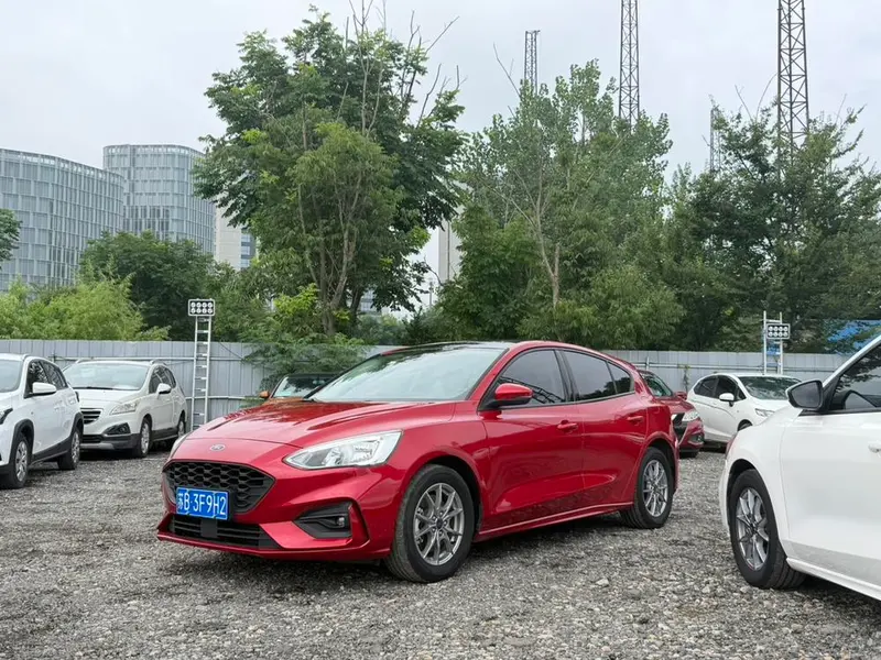 Ford Focus Hatchback EcoBoost 180 Auto Trendy Version, 2020 — фото 1