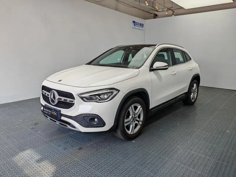 Mercedes-Benz GLA GLA 200, 2023 — фото 1