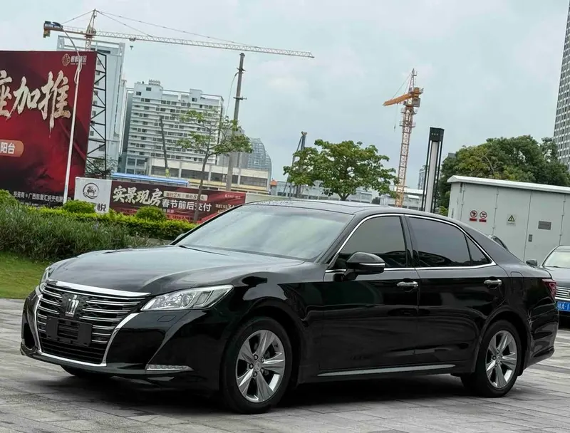 Toyota Crown, 2015
